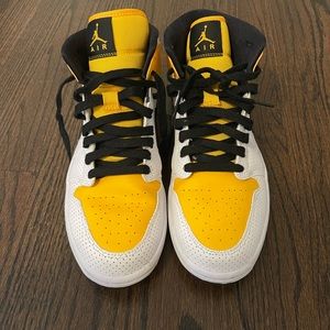 Women’s Nike Air Jordan 1. Size 9.5